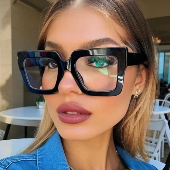 European and American style large square frame fashion trendy anti-blue light flat glasses, unisex retro casual glasses that make the face look smaller