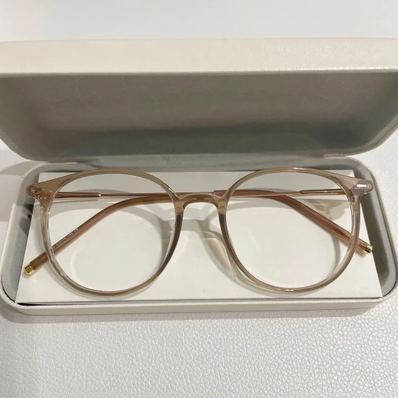 Blue light blocking glasses for myopia, suitable for square and round faces, slimming effect, natural look, cool tea color, flat lens frame tr Square and round faces appear slimmer