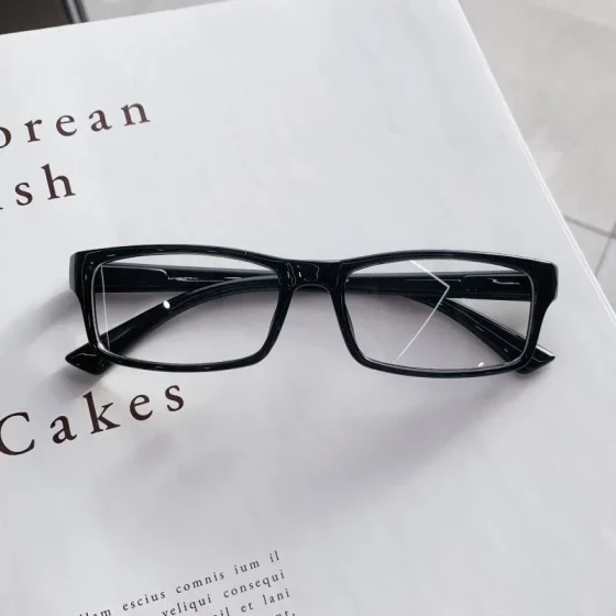 Retro Square Frame Glasses, Black Square Ultra-Clear Non-Prescription Glasses, Anti-Blue Light Myopia Glasses, Live Streaming Delivery