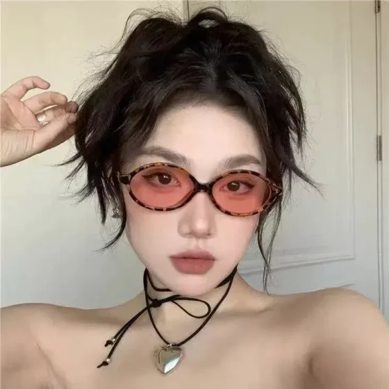 Cat-eye sunglasses, oval trendy fashion glasses, photochromic sunglasses