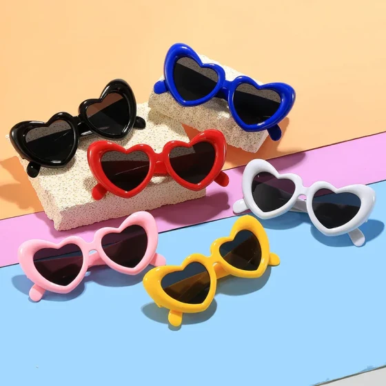 2025New children's sunglasses with a funny and playful inflatable design, cute heart-shaped sunglasses for girls ins Posing for a photo