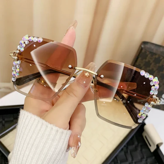 Large-frame cut-edge square sunglasses for women, glittery with starry sky design, diamond-embellished, high-end casual women's UV protection sunglasses
