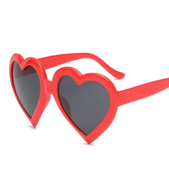 2019European and American large-frame heart-shaped sunglasses for men and women, fashionable eyewear Versatile and stylish heart-shaped sunglasses