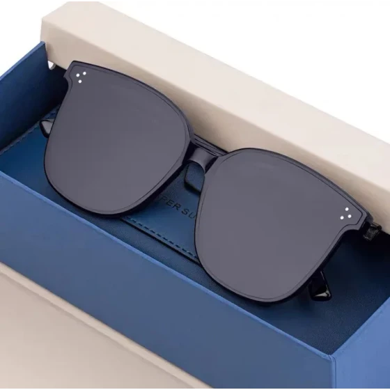 Polarized sunglasses influencer