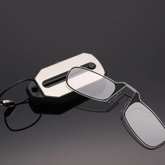 Nose-clip style non-tempered-leg reading glasses for men, high-definition eye protection, ultra-lightweight, portable, foldable reading glasses frame for women