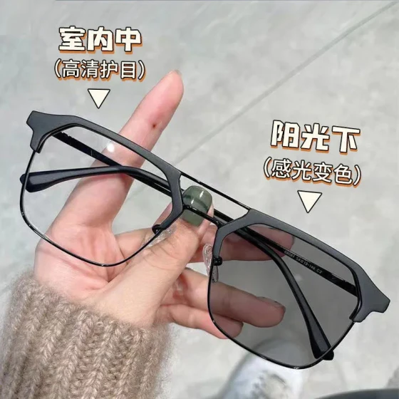 Men's anti-blue light flat glasses, European and American style ins Stylish nearsighted glasses with photochromic lenses and a sophisticated look