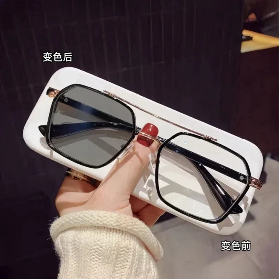 New double-bridge retro photochromic fashion versatile prescription glasses, professional small-frame anti-blue light photochromic glasses for men