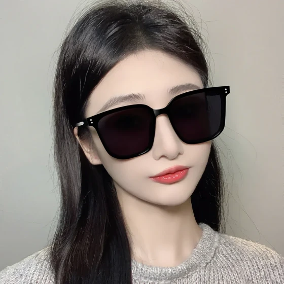 Sunset gradient color sunglasses Women's large-face square frame with a high-end feel ins Sunglasses Sunscreen, blush, glasses, no makeup