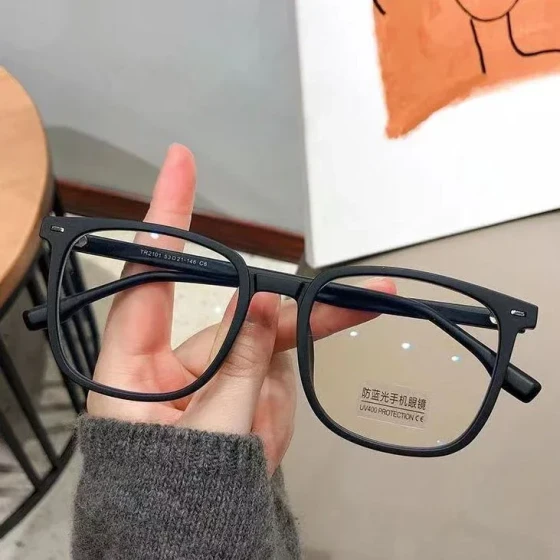 Matte black frame ultra-light myopia glasses for men, professional prescription anti-blue light eyeglasses, natural look magic eyeglass frame for women