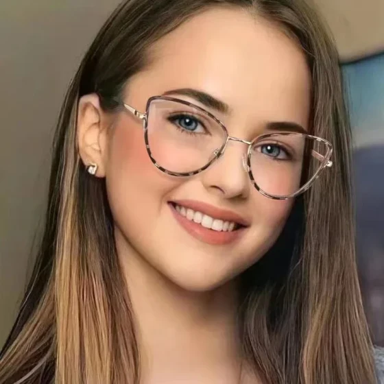 New anti-blue light metal cat-eye flat glasses ins Fashionable eyeglass frames can be fitted with prescription lenses