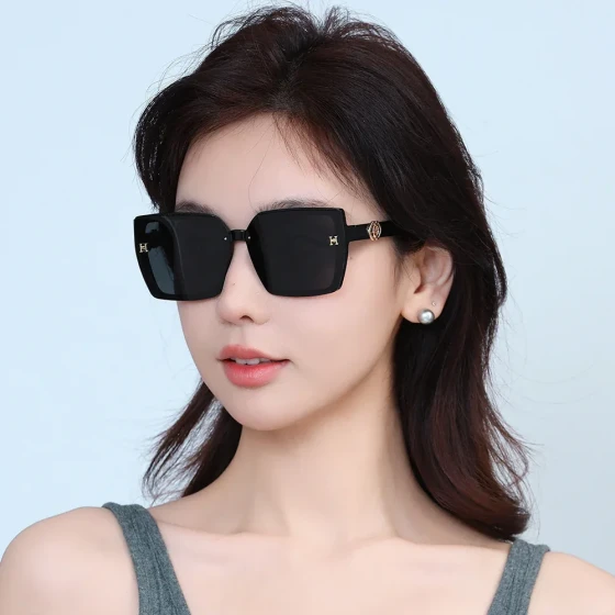 Korean-style large-frame black round-face anti-UV sunglasses for women, trendy and stylish with a high-end feel, sun protection sunglasses