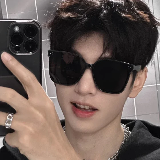 2025New gm Sunglasses in the same style as Korean fashion sunglasses, trendy street style studded sunglasses, popular glasses for women