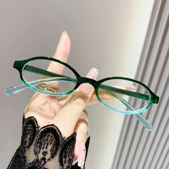 New trendy and fashionable anti-blue light glasses for women, high aesthetic value, slimming effect, suitable for everyday wear, versatile for street photography, non-prescription lenses