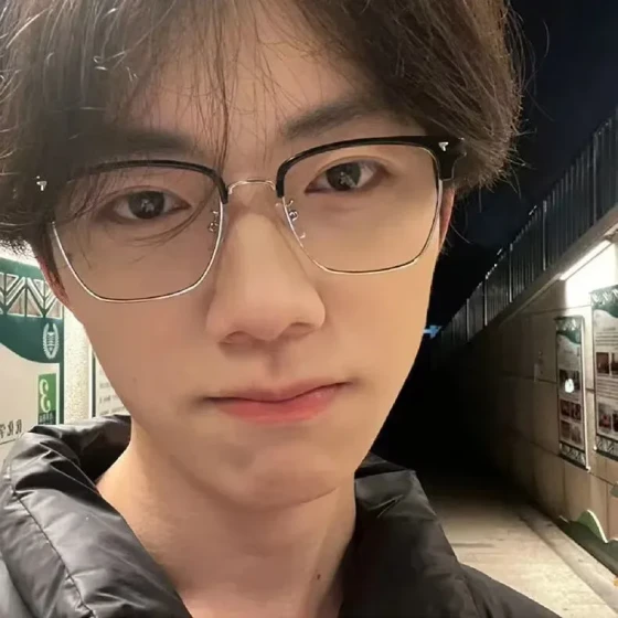 New simple anti-blue light flat glasses with full frame, retro fashion eyeglasses, same style as popular on the internet, stylish flat glasses