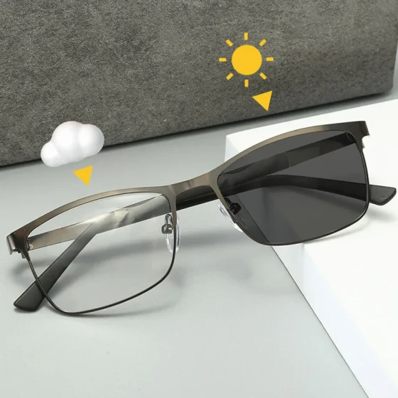 New stylish anti-blue light photochromic glasses for men and women with metal frames, suitable for day and night use, trendy and slimming
