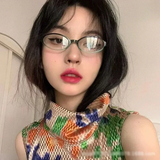 Retro small-frame glasses for petite faces, stylish eyeglass frames for female students, anti-blue light glasses, makeup-free essential, oval shape