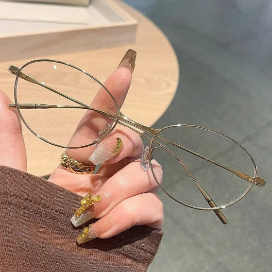 Silver-rimmed full-frame cat-eye glasses for women with nearsightedness, available with prescription lenses, oval frame, old money style, ultra-light eyeglass frame, Danyang glasses